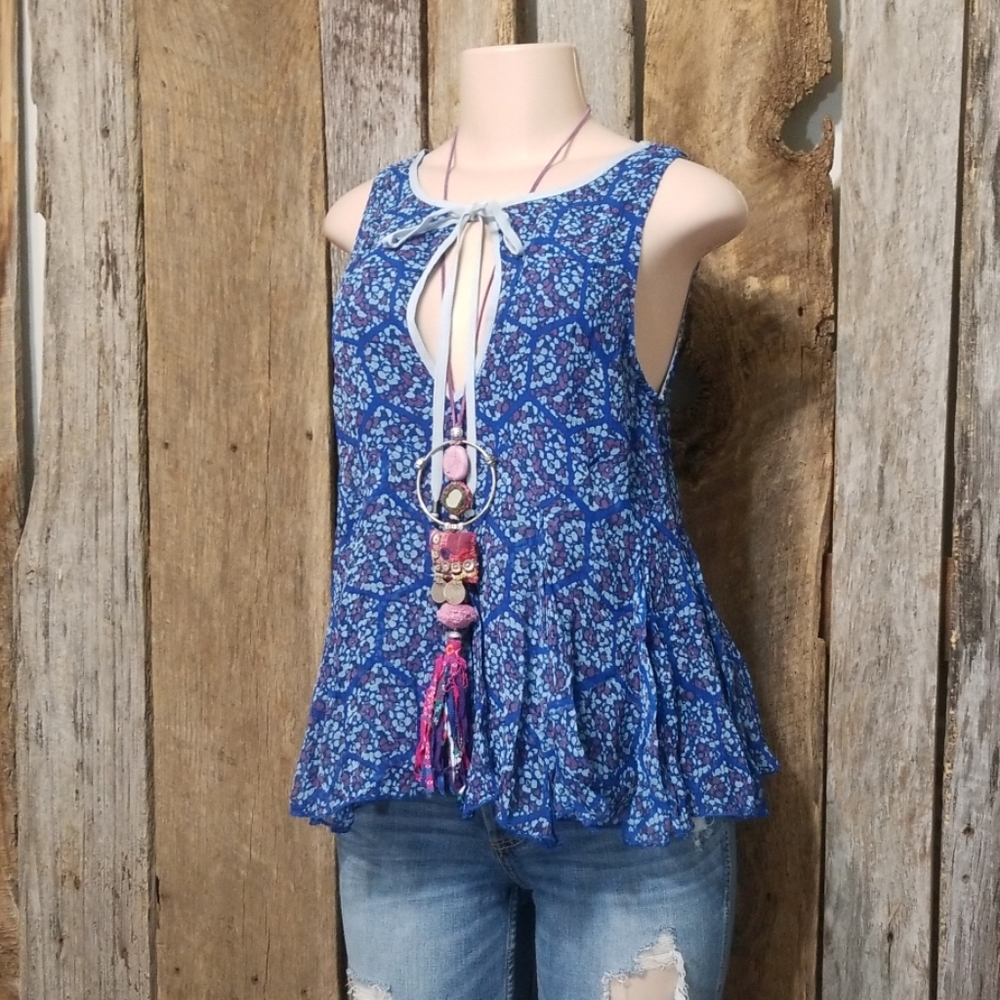 FREE PEOPLE PRINT PATTERN FLOWY LAYERS TOP!